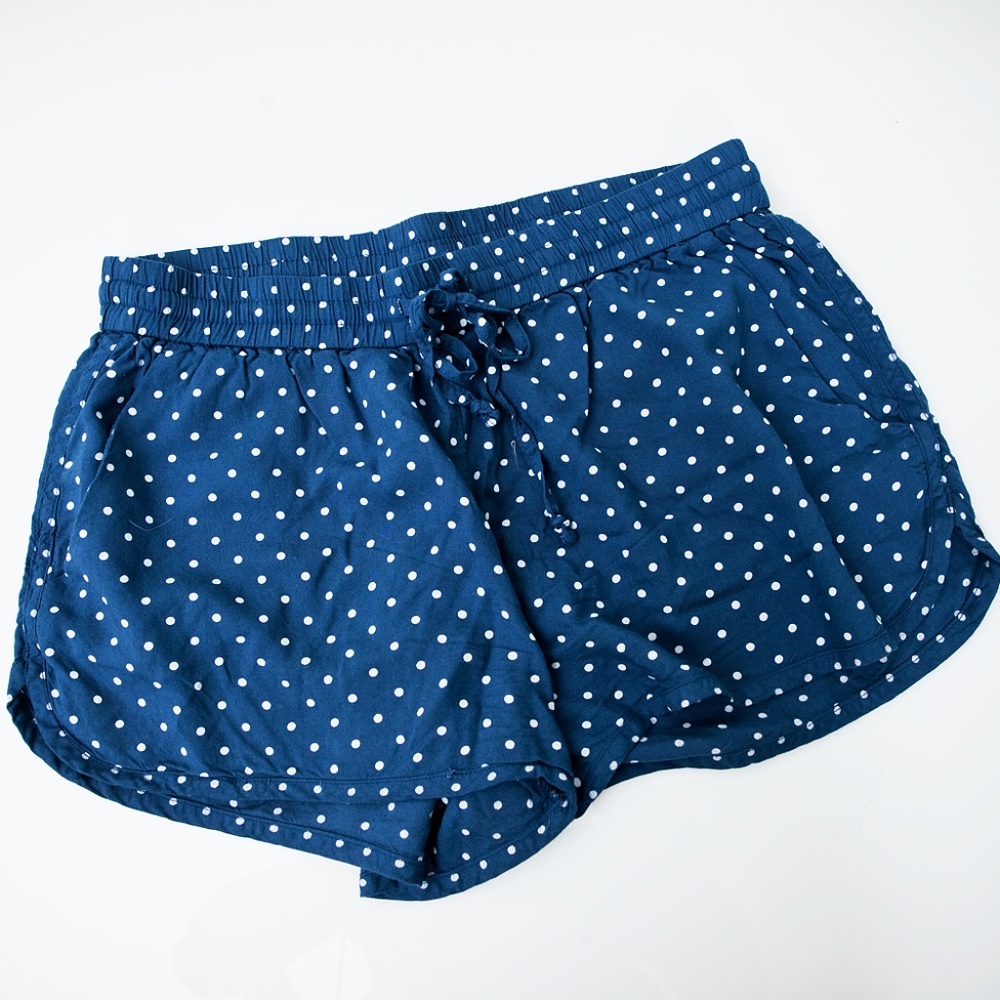 Super cute navy polka-dot shorts!